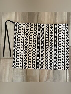 NEW Marc Jacobs White Black Logo Wording Drawstring Dust Bag 21” X 25” Storage